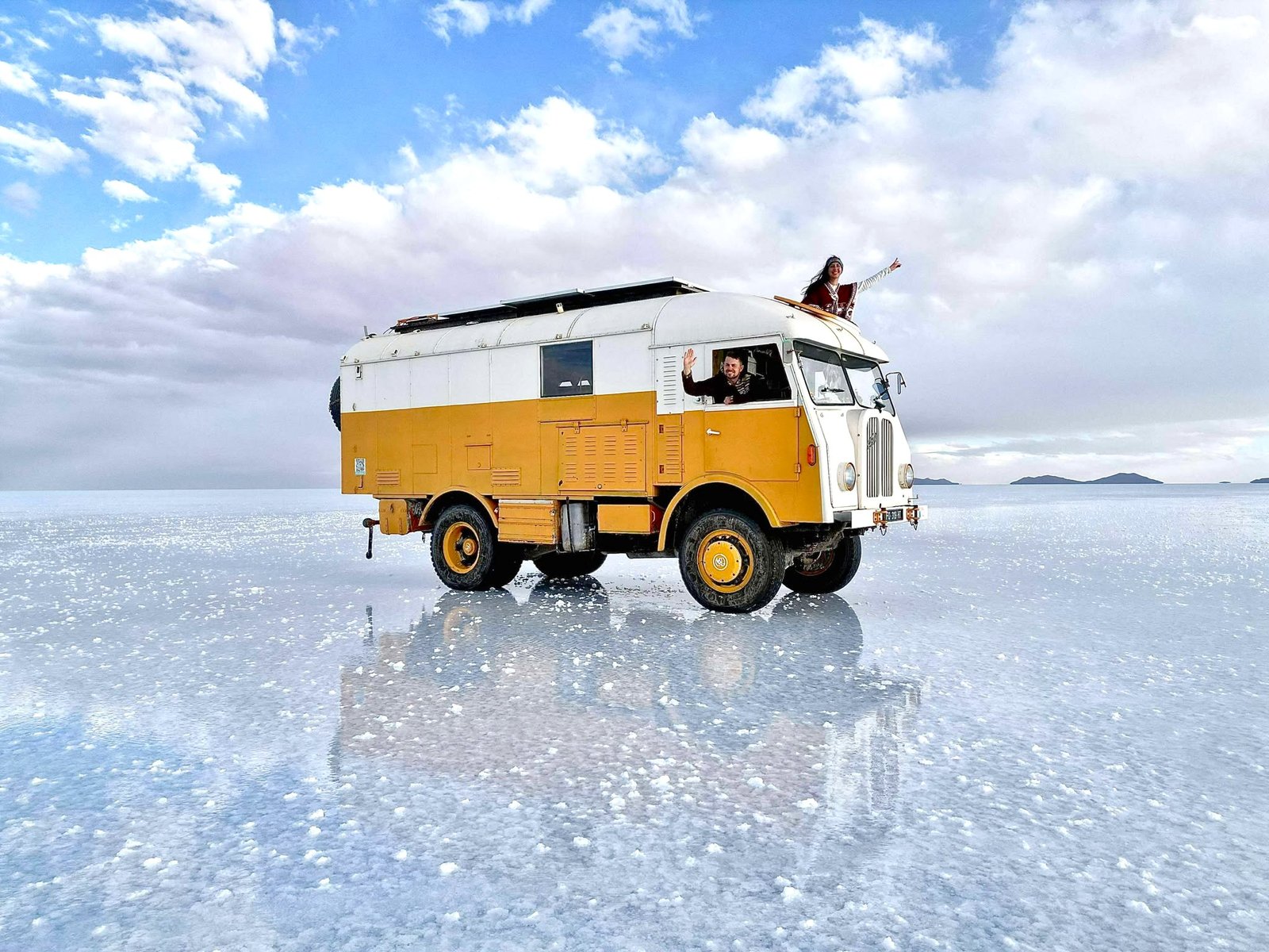 FBW Project, Woody le camion suisse FBW AX40 de 1957 lors du tour du monde à 50 km/h avec Estelle Ohanian, autrice de Le Tour du Monde à 50 km/h