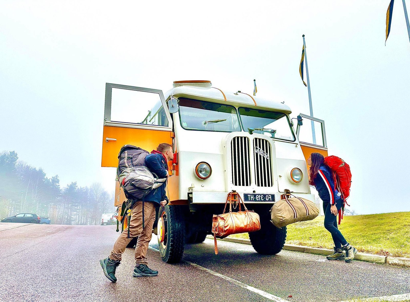 Préparation de Woody pour le tour du monde en camion