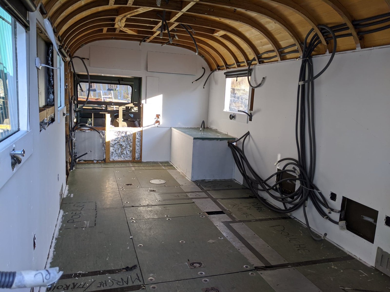 Traçage, peinture et électricité