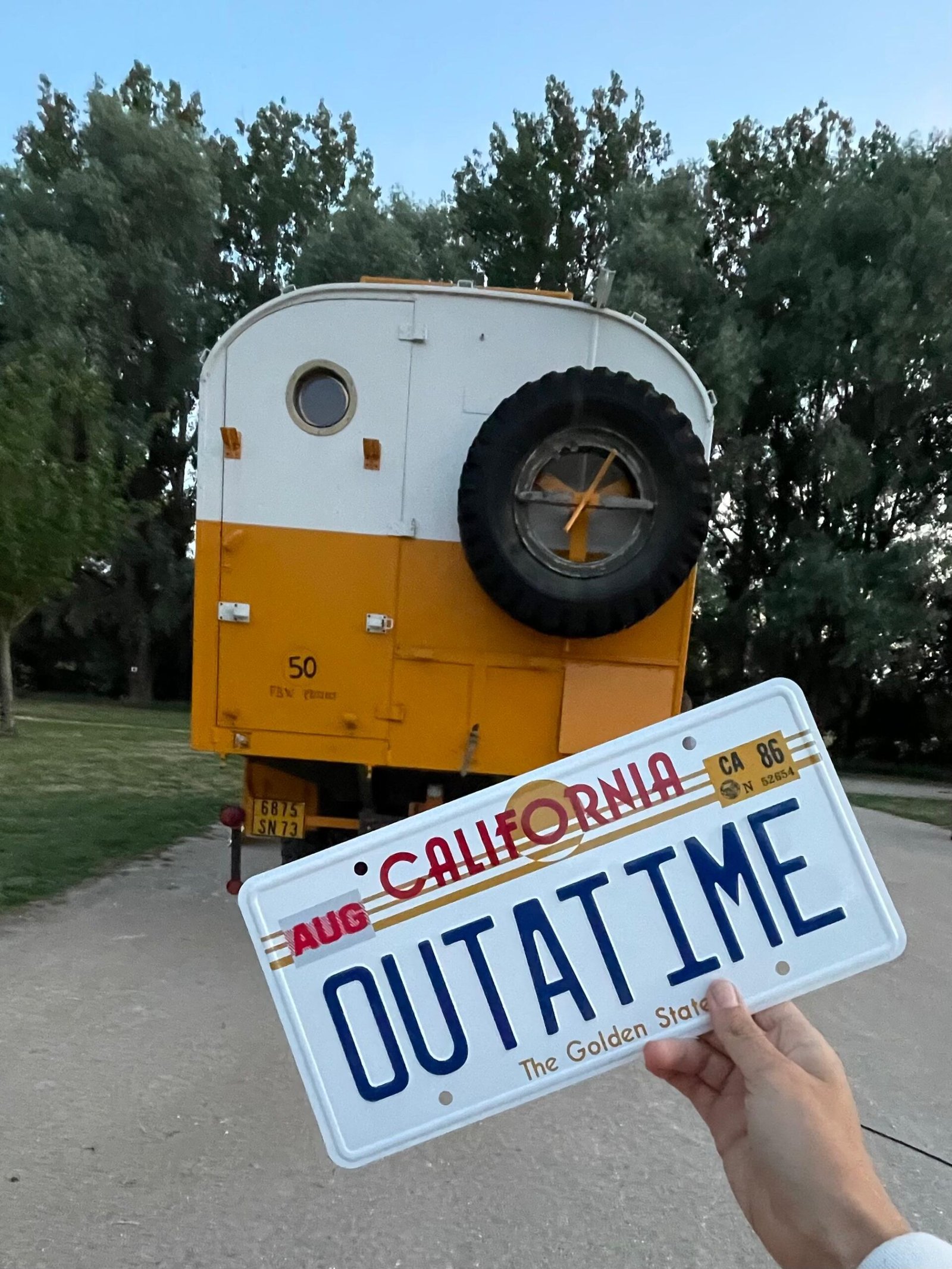 Plaque « Retour vers le futur », 2023