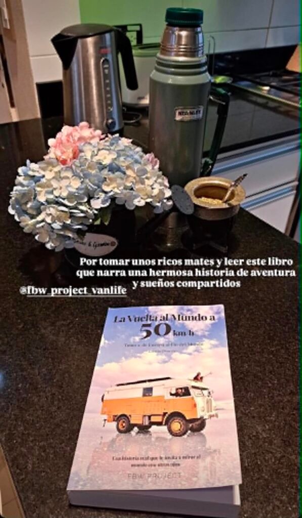Un maté et un livre