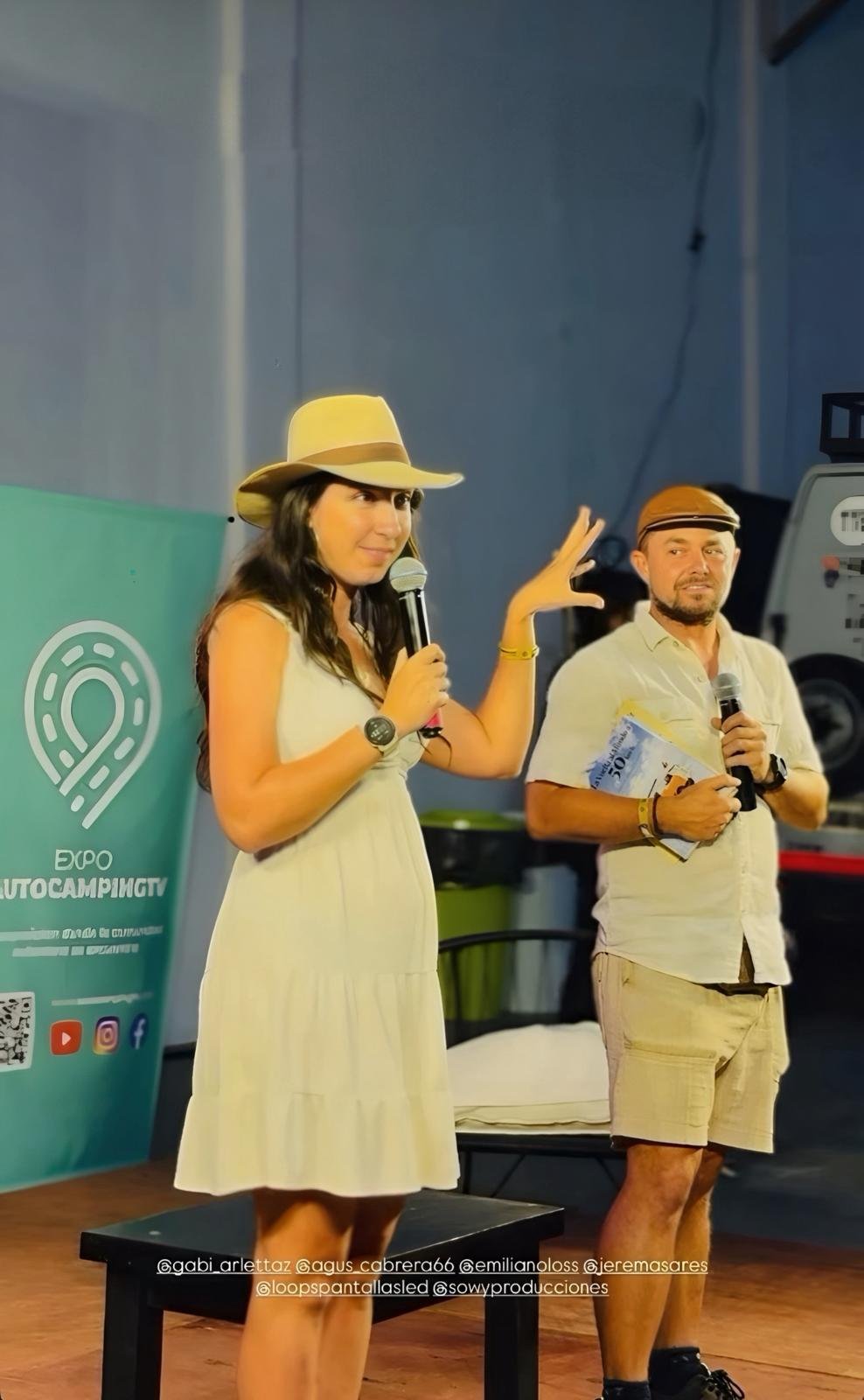 Estelle Ohanian et Dan Wilhelm au micro sur scène